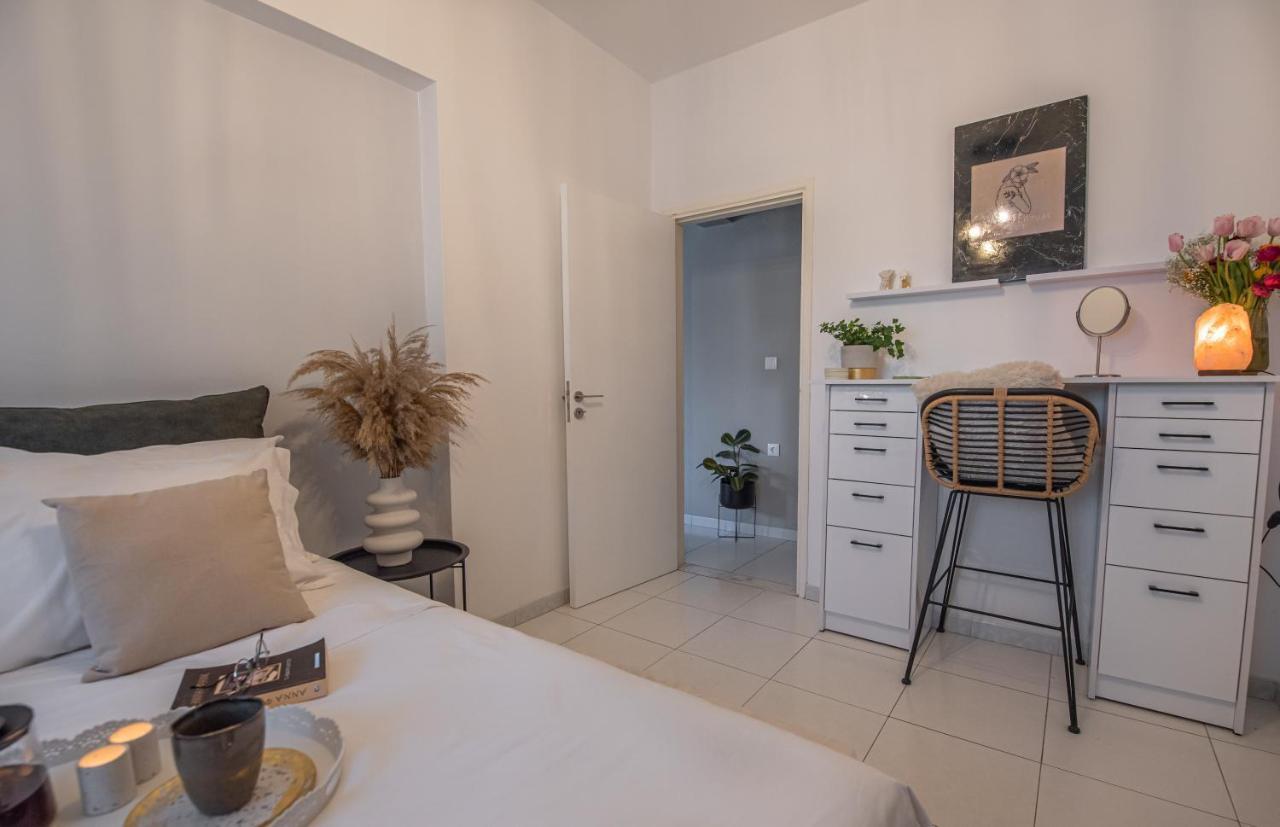 Inconceptual Apartment Paradisi (Rhodes)