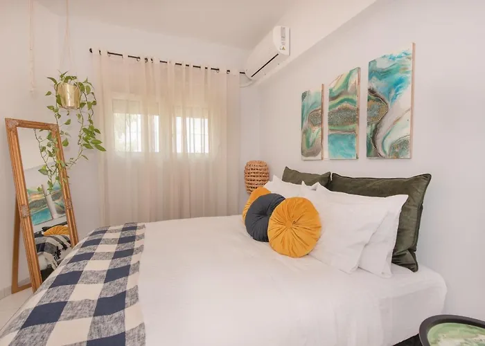 Inconceptual Apartment